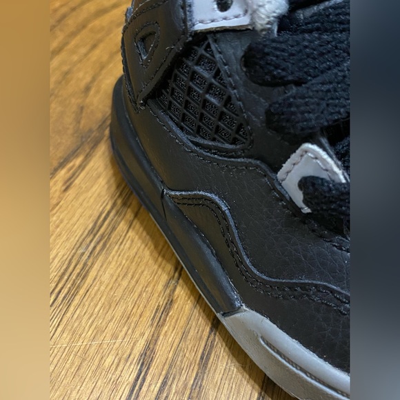 Nike Air Jordan Retro 4 Motorsport - Picture 4 of 8